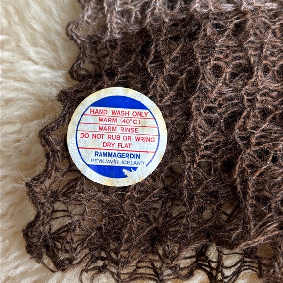 Vintage Icelandic Wool Scarf - Picture 3 of 7